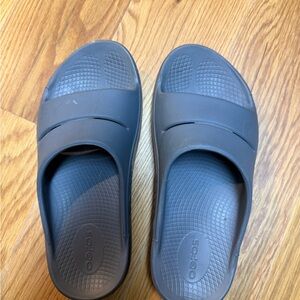OOFOS Charcoal Slide Sandals